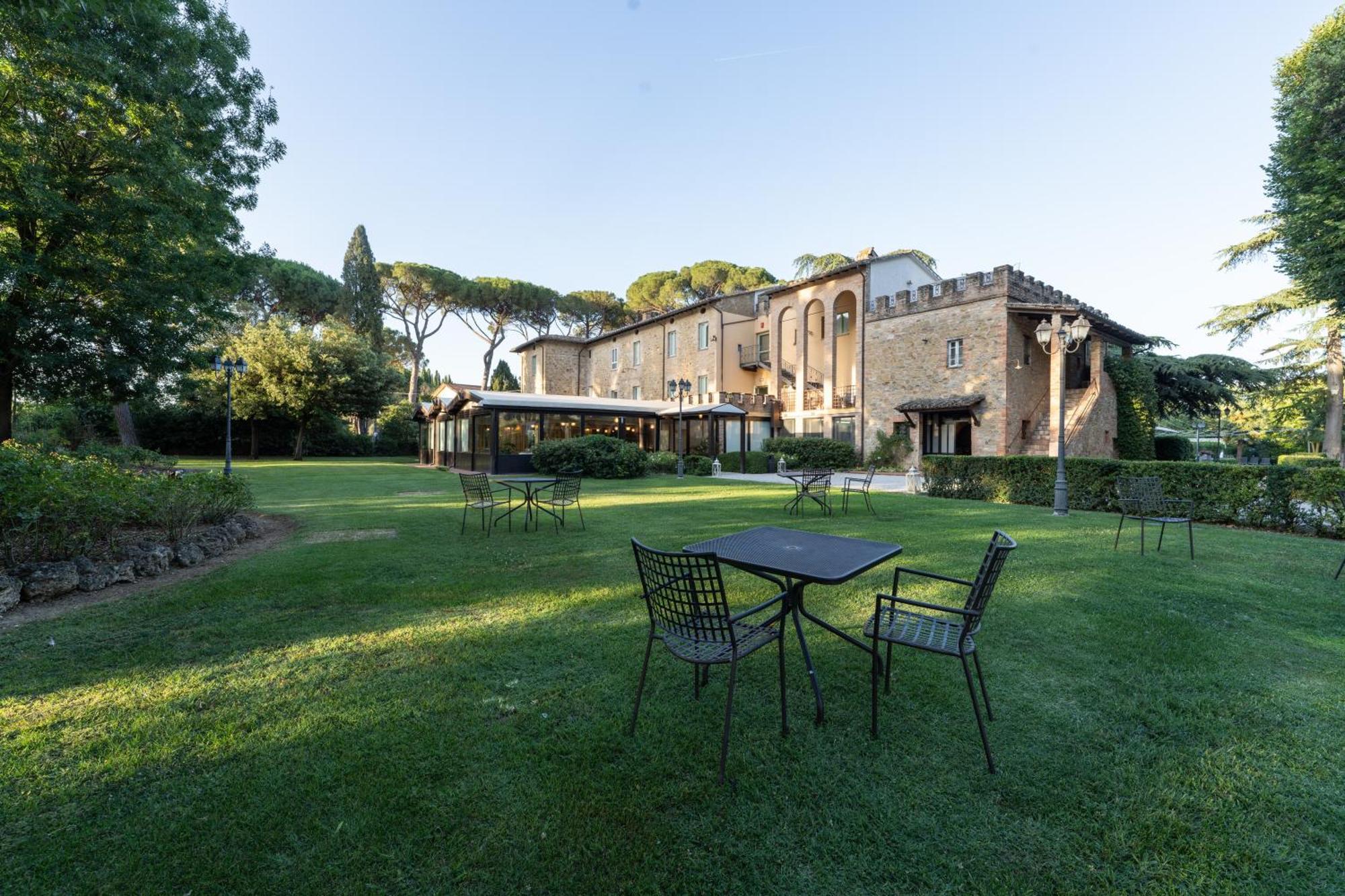 Отель Relais Parco Dei Cavalieri Assisi Петриньяно Экстерьер фото