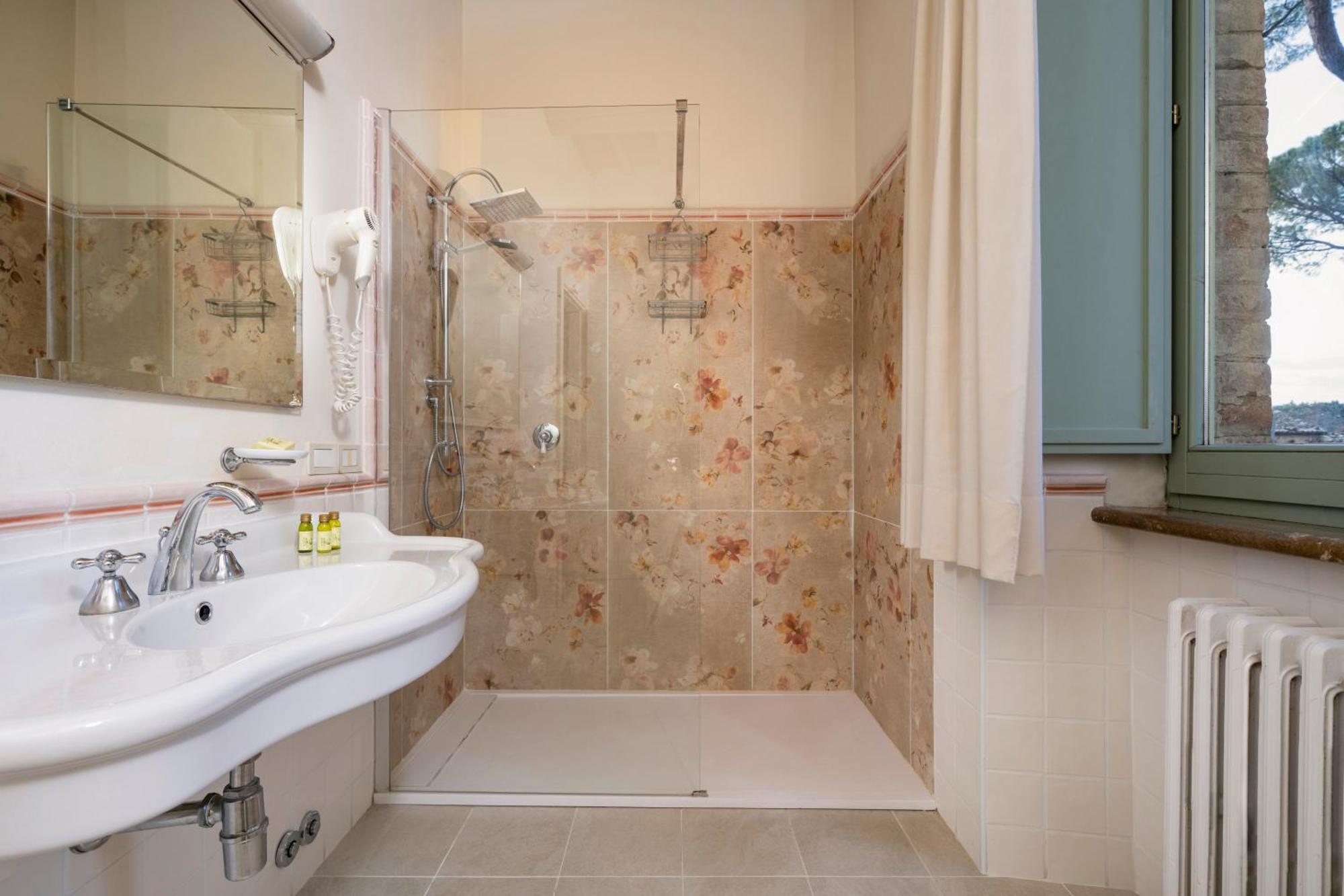 Отель Relais Parco Dei Cavalieri Assisi Петриньяно Экстерьер фото