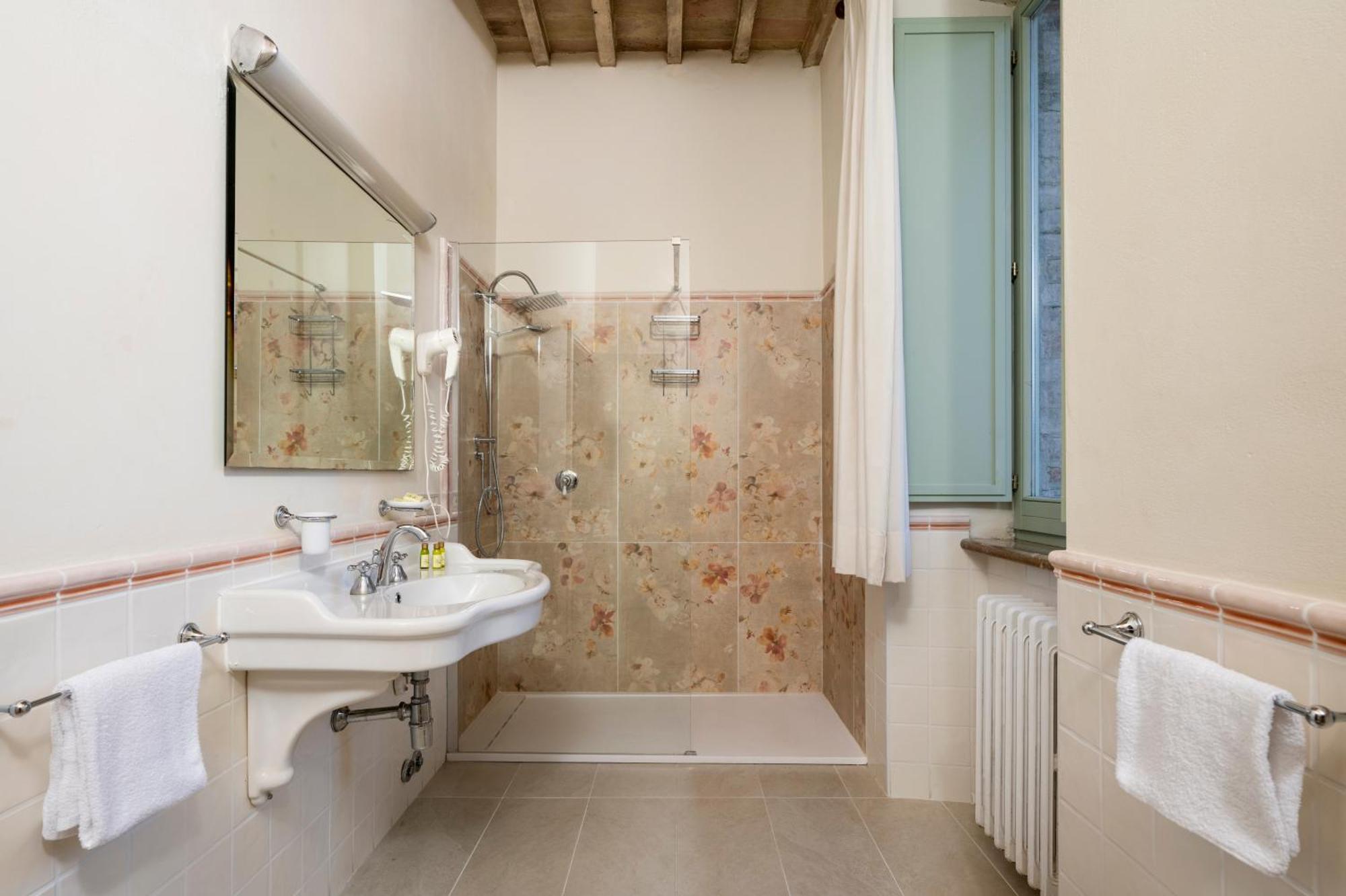 Отель Relais Parco Dei Cavalieri Assisi Петриньяно Экстерьер фото