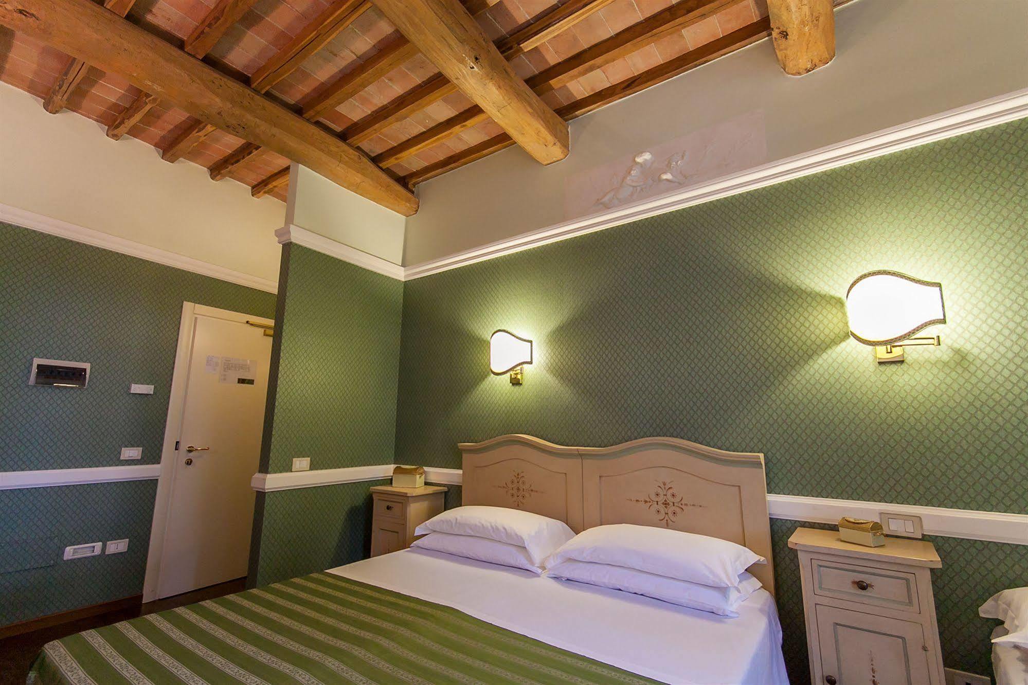 Отель Relais Parco Dei Cavalieri Assisi Петриньяно Экстерьер фото